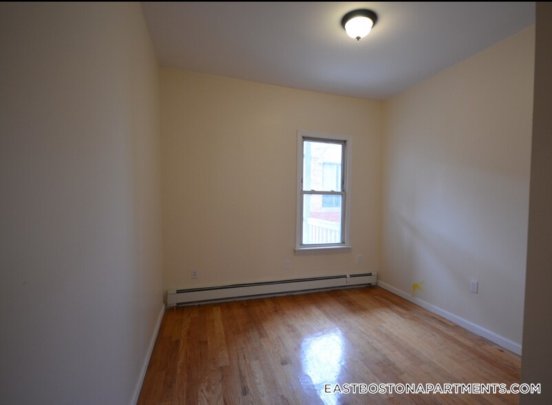 Building Photo - 16 Chelsea St