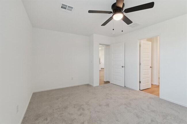 Building Photo - 5925 Bradford Pear Ln