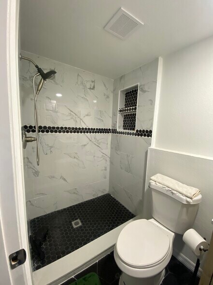 Bathroom - 218 S 4th St