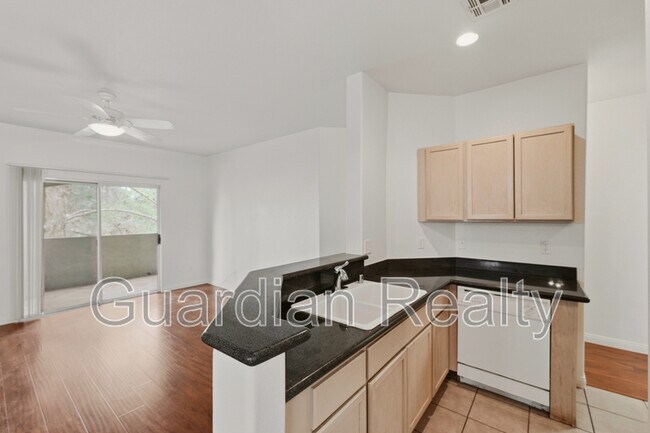 Building Photo - 2050 W Warm Springs Rd