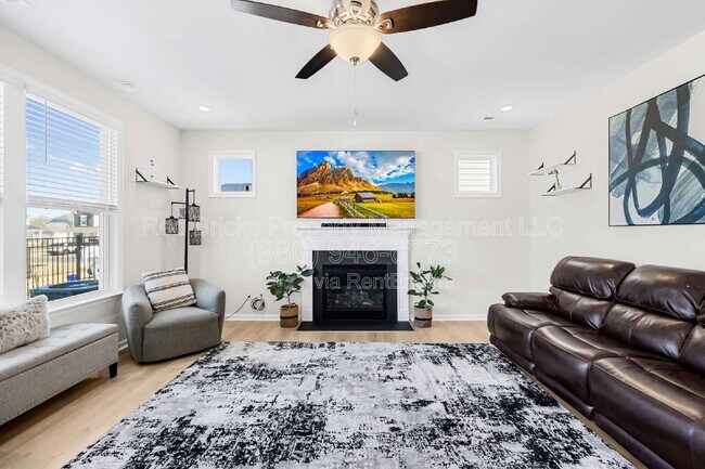 Building Photo - 104 Winterberry St