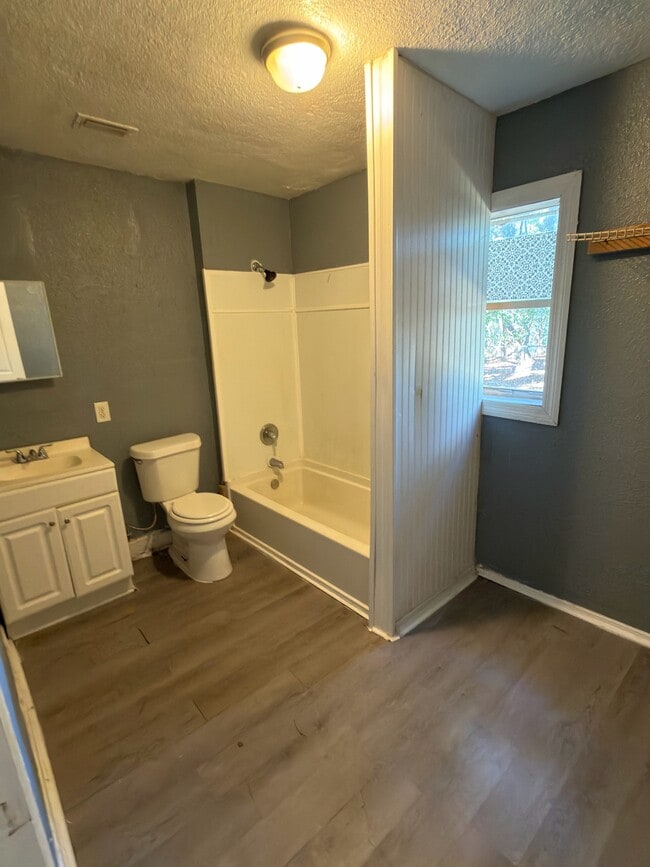 Building Photo - 1653 W 35th St