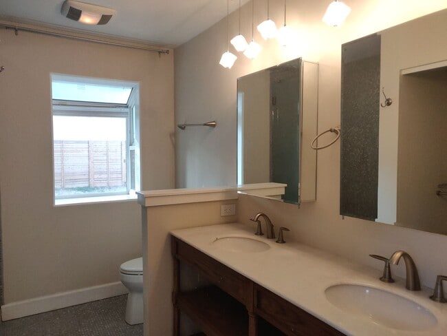 Building Photo - Urban Elegance Meets Ultimate Privacy Near Juniper Park