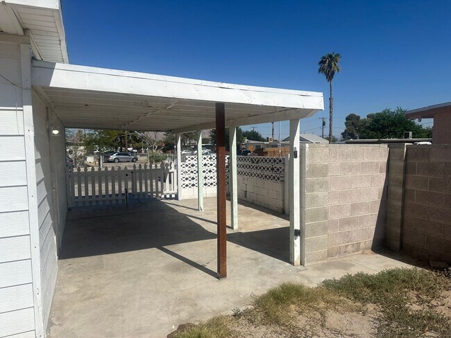 Building Photo - NLV!! Single Story!! 3 Bedrooms!! Carport!!! Big Lot!! Patio In Back yard!! No Carpet!! Vinyl Pla...