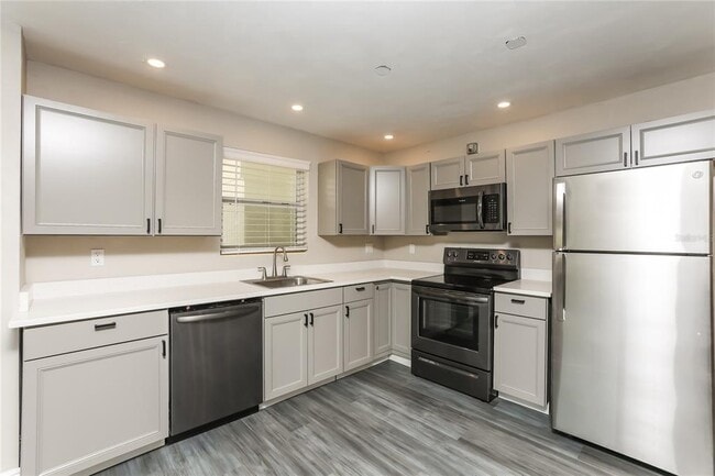 Building Photo - 459 Hammock Ln