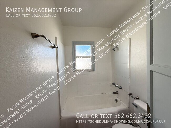 Building Photo - 600-602 S Fir Ave-6