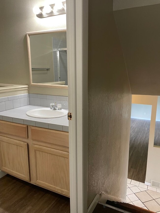 Building Photo - STUDENTS WELCOME! 5 Bedroom 3 Bathroom Single Family Home West Fort Collins