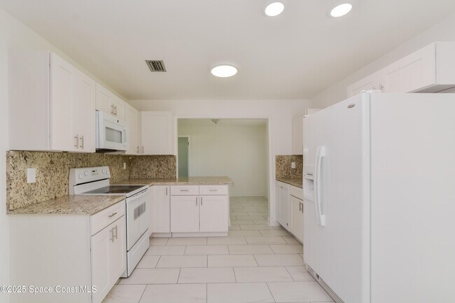 Building Photo - 2860 Hancock Dr