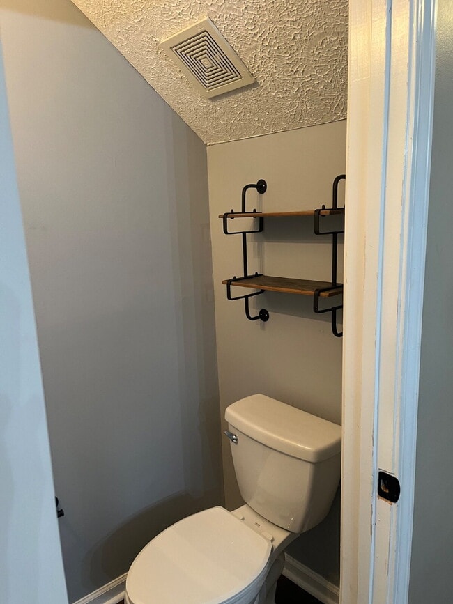 Building Photo - "Spacious 3-Bedroom Townhouse Retreat with Fireplace & Hardwood Floors in Antioch!"