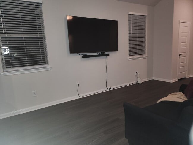 Building Photo - 3085 Arrow Wood Dr