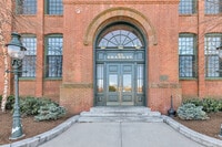 Building Photo - 25 Grand St