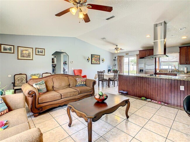 Building Photo - 853 Blanc Ct