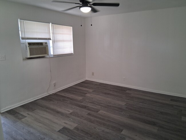 Building Photo - 4111 SW 24th Ct