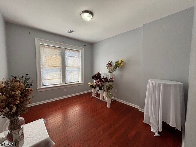 Building Photo - 276 Morris Ave