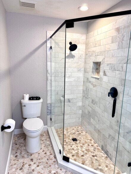 Building Photo - 819 Fairwaycove Ln