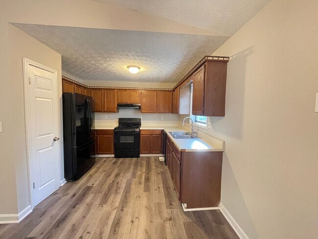 Building Photo - Updated 4 bedroom 2 bath home near in Dallas!