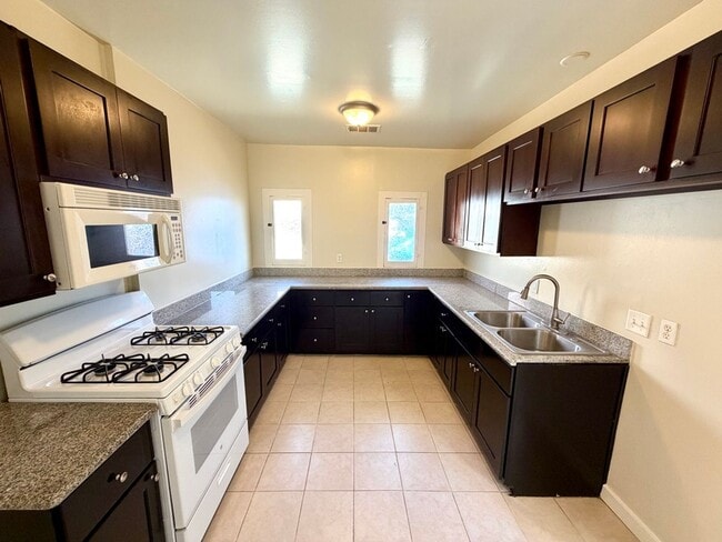 Building Photo - Adorable Downtown Upland Bungalow