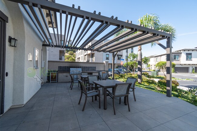 Building Photo - Stunning Verano at Skyline |Gated Communit...