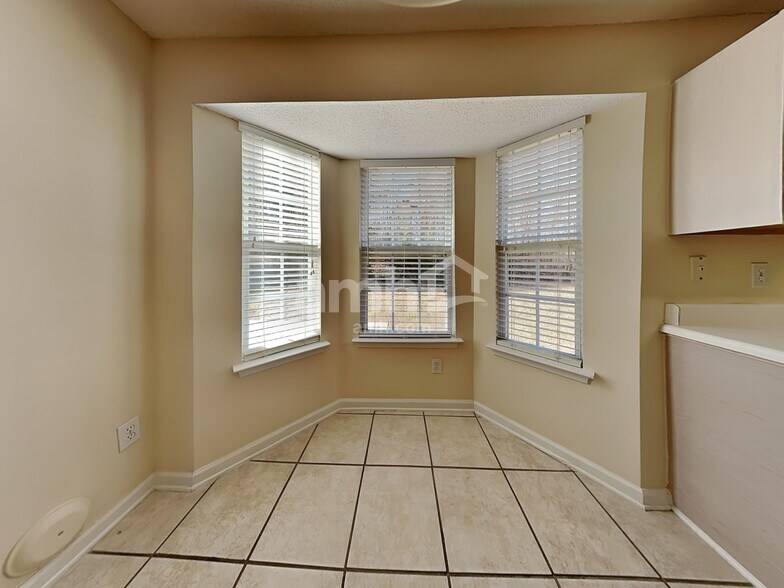 Building Photo - 2911 Firethorn Dr