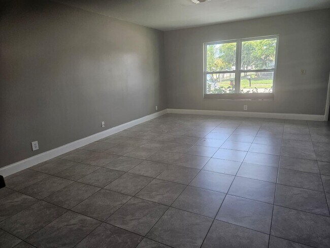 Building Photo - 6147 Moonbeam Dr