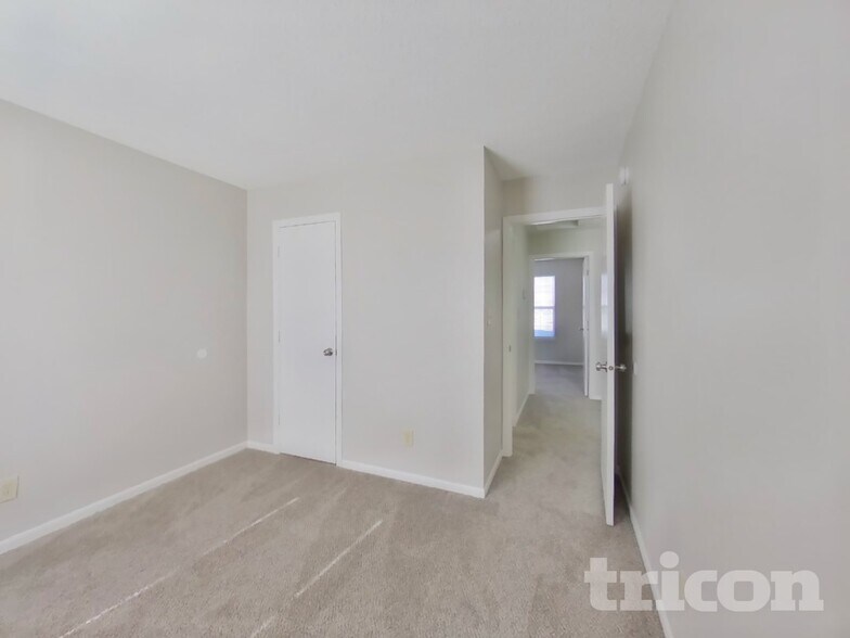 Building Photo - 111 Silverberry Ct