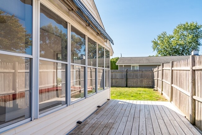 Building Photo - 14 Rosslare Rd
