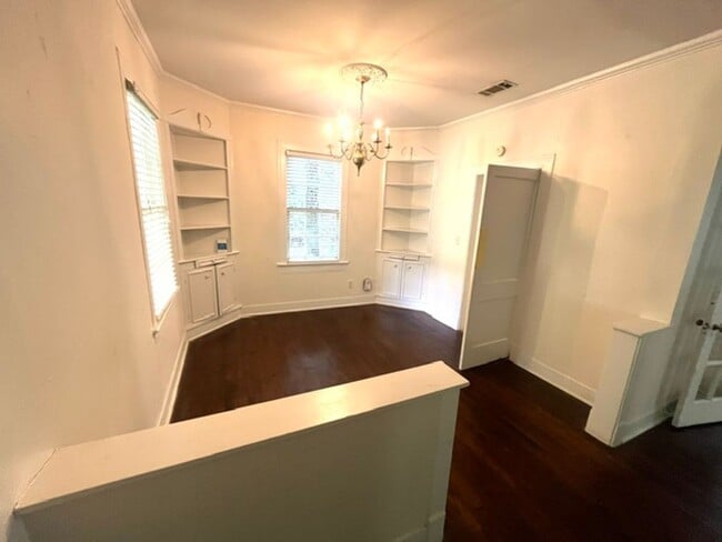 Building Photo - Move in Special: 1/2 off First Month's Rent - Located in the incredible Belhaven Historic District