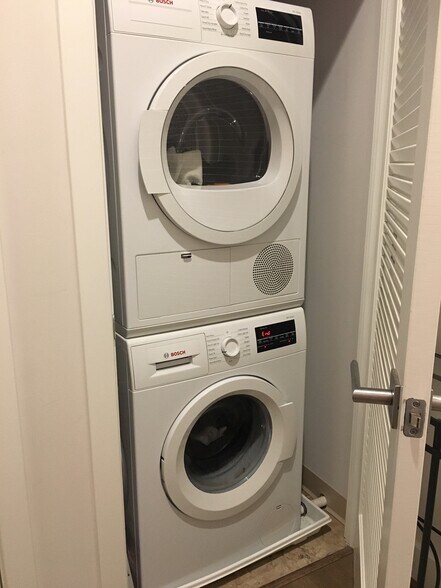 Washer and dryer - 525 Water St SW