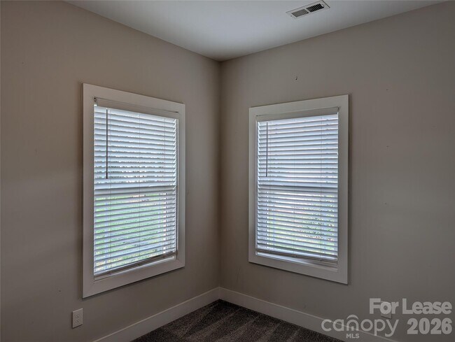 Building Photo - 113 Mainview Dr