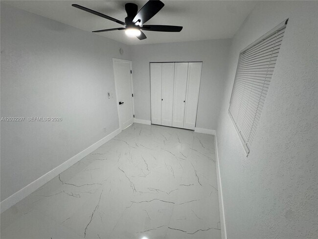 Building Photo - 1096 NE 157th Ter
