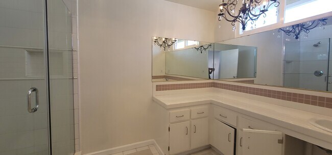 Building Photo - 623 N Juanita Ave