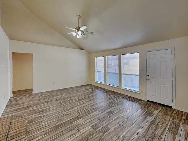 Building Photo - Move-In Ready Charm with Space to Love!