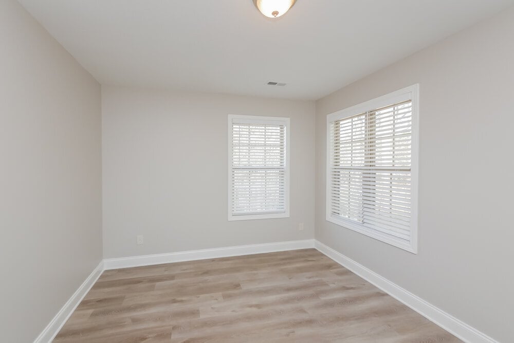 Building Photo - 184 Greenview Dr