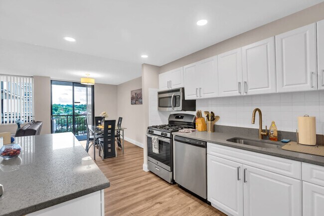 Building Photo - 2231 Crystal Dr