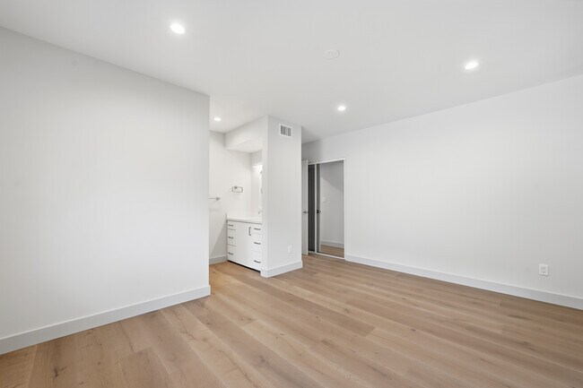 Building Photo - 5527 Burning Tree Dr