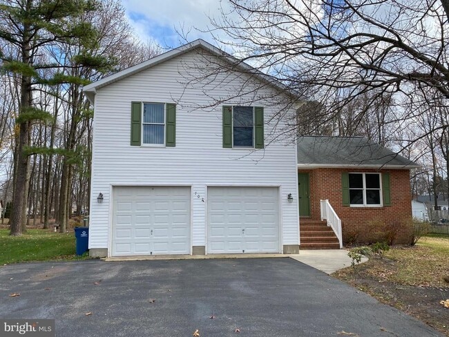 Building Photo - 702 Cloverfields Dr