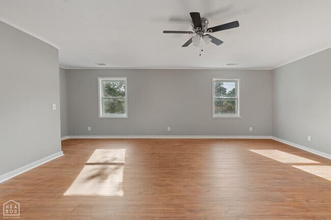 Building Photo - 722 Kitchen St