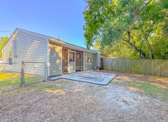 Building Photo - MODERN & Redone 1/1 w/ Tile Floors Throughout, Stainless Appliances, Granite Counters, Washer/Dry...