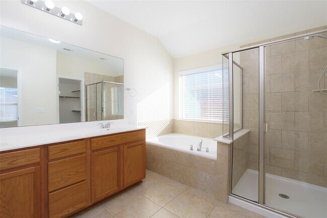 Building Photo - 13020 Kearns Dr