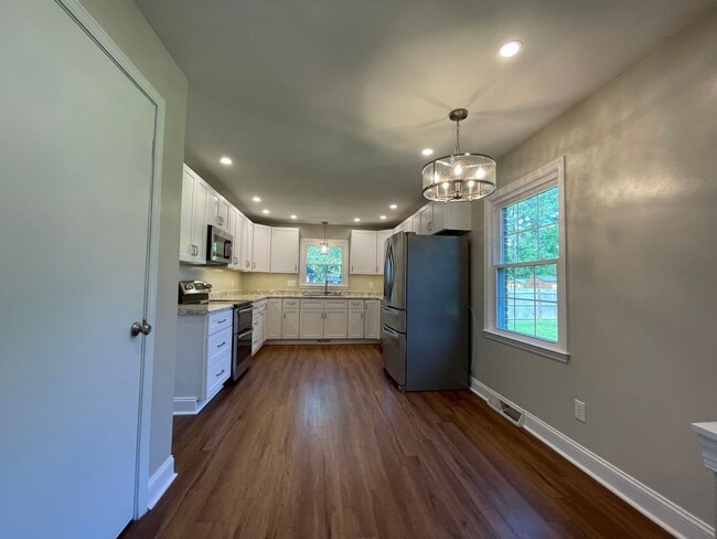 Building Photo - Updated 4 bedroom 3 bathroom home in Castle Hayne!