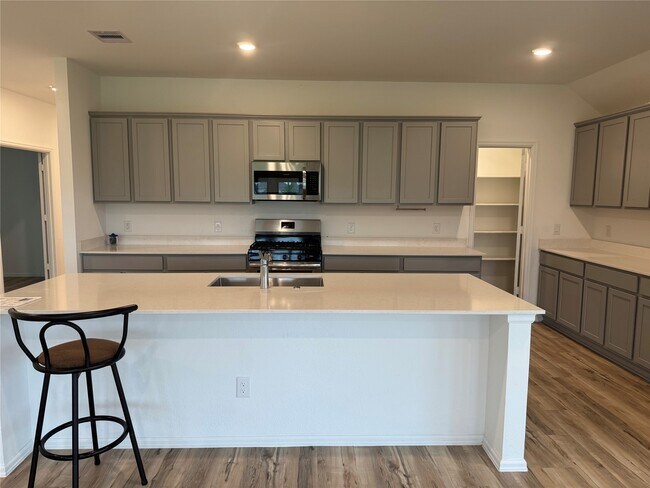 Building Photo - 2944 Cordova Hl Dr