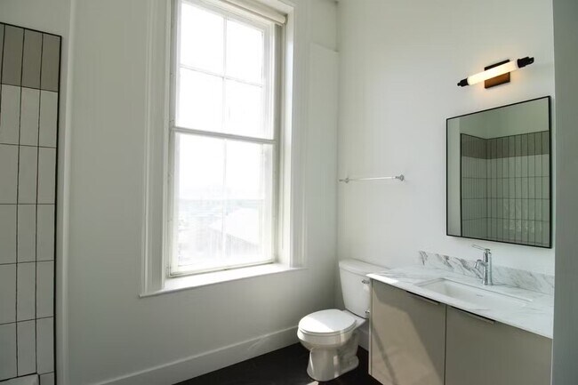 Building Photo - 30 W Broad St