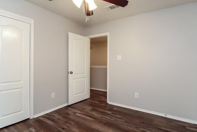 Building Photo - 6615 Lower Arrow Dr