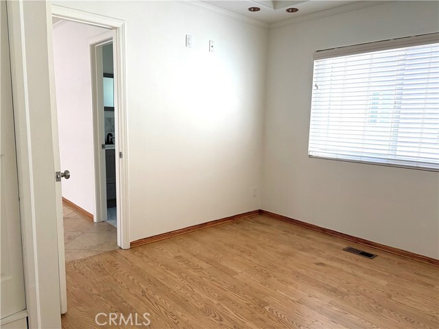 Building Photo - 425 S Catalina Ave