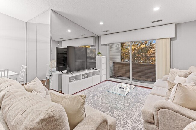 Building Photo - 6560 Ridgefield Cir