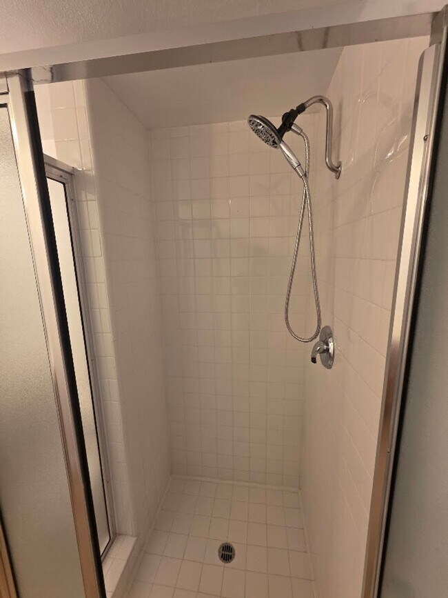 Building Photo - TURNKEY-RENT READY SPACIOUS 2BD/2BA HOME, ...