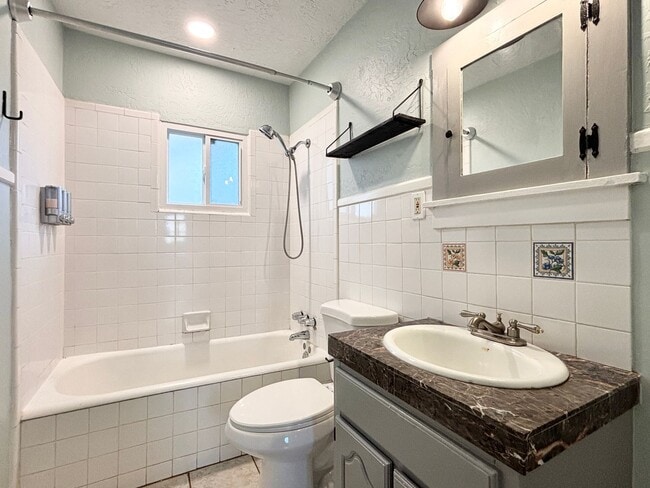 Building Photo - Charming Home in Salt Lake City!