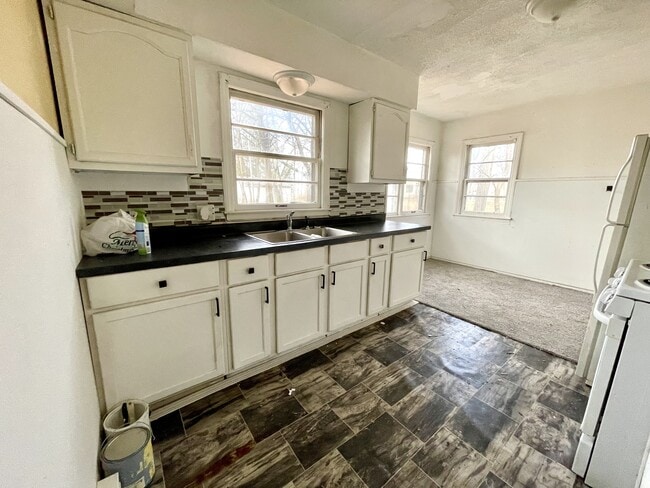 Building Photo - 917 Huey St