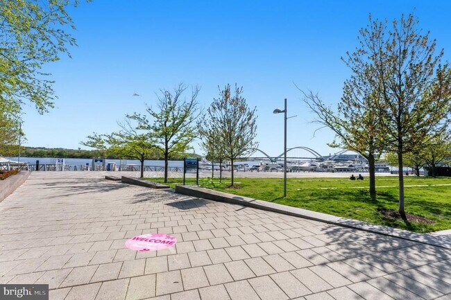 Building Photo - 1300 4th St SE