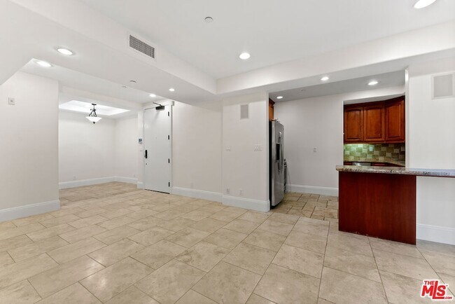 Building Photo - 16123 Sunset Blvd